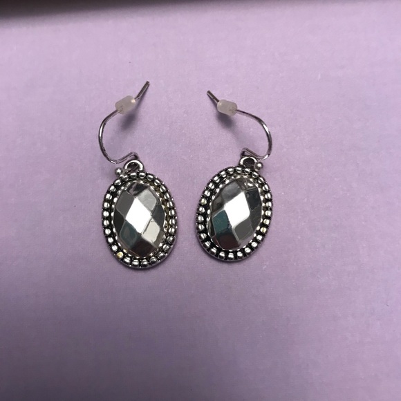 ๐ฅEUC! 6 Pairs of Pierced Earrings Bundle - Picture 4 of 8